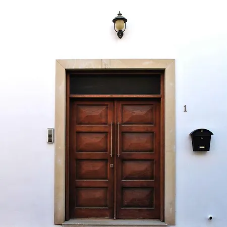 Aristotle's Apartamento